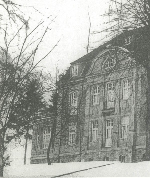 9 Bildausschnitt der Villa aus der Schröder Broschüre